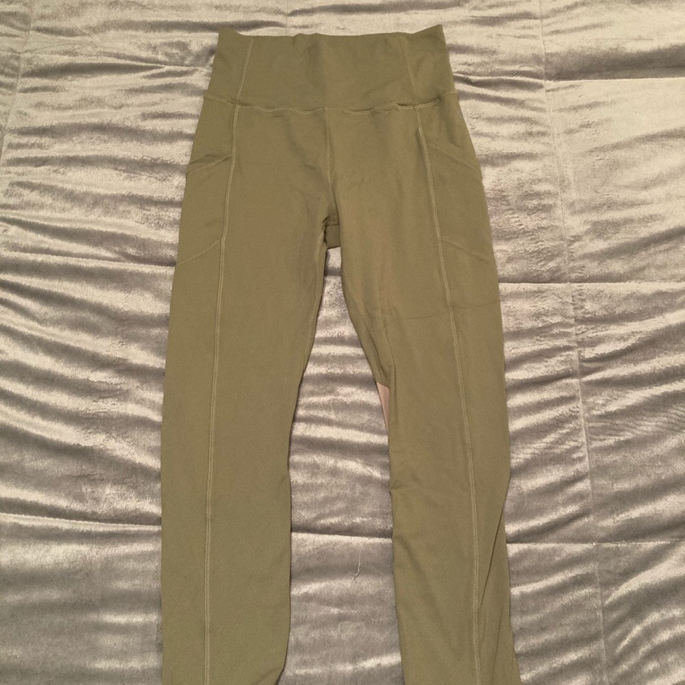 Paragon cropped legging with mesh cutout